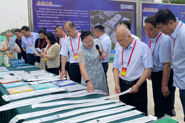 熱烈歡迎省市縣鄉(xiāng)四級(jí)人大代表一行蒞臨康譽(yù)醫(yī)療產(chǎn)業(yè)園項(xiàng)目視察工作