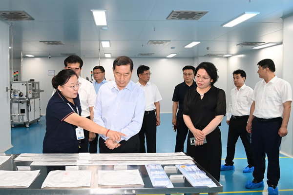 市委書記張超超帶領(lǐng)市縣領(lǐng)導(dǎo)蒞臨康譽(yù)醫(yī)療開展調(diào)研工作